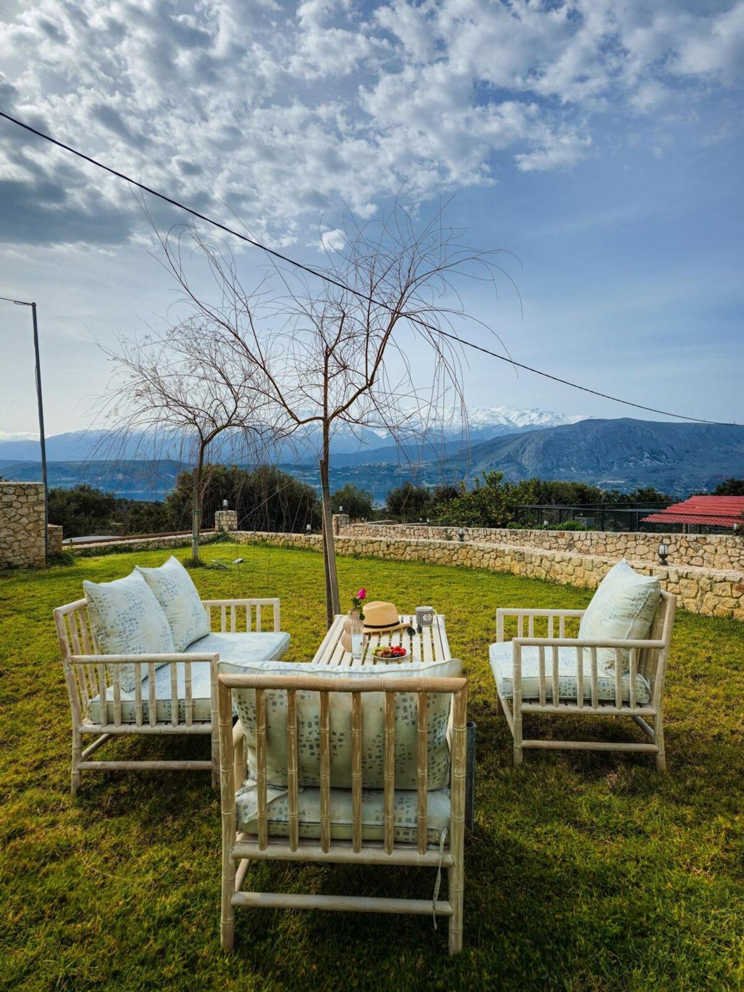 Villa Aitheras With Sea Views And Garden Stérnai 외부 사진