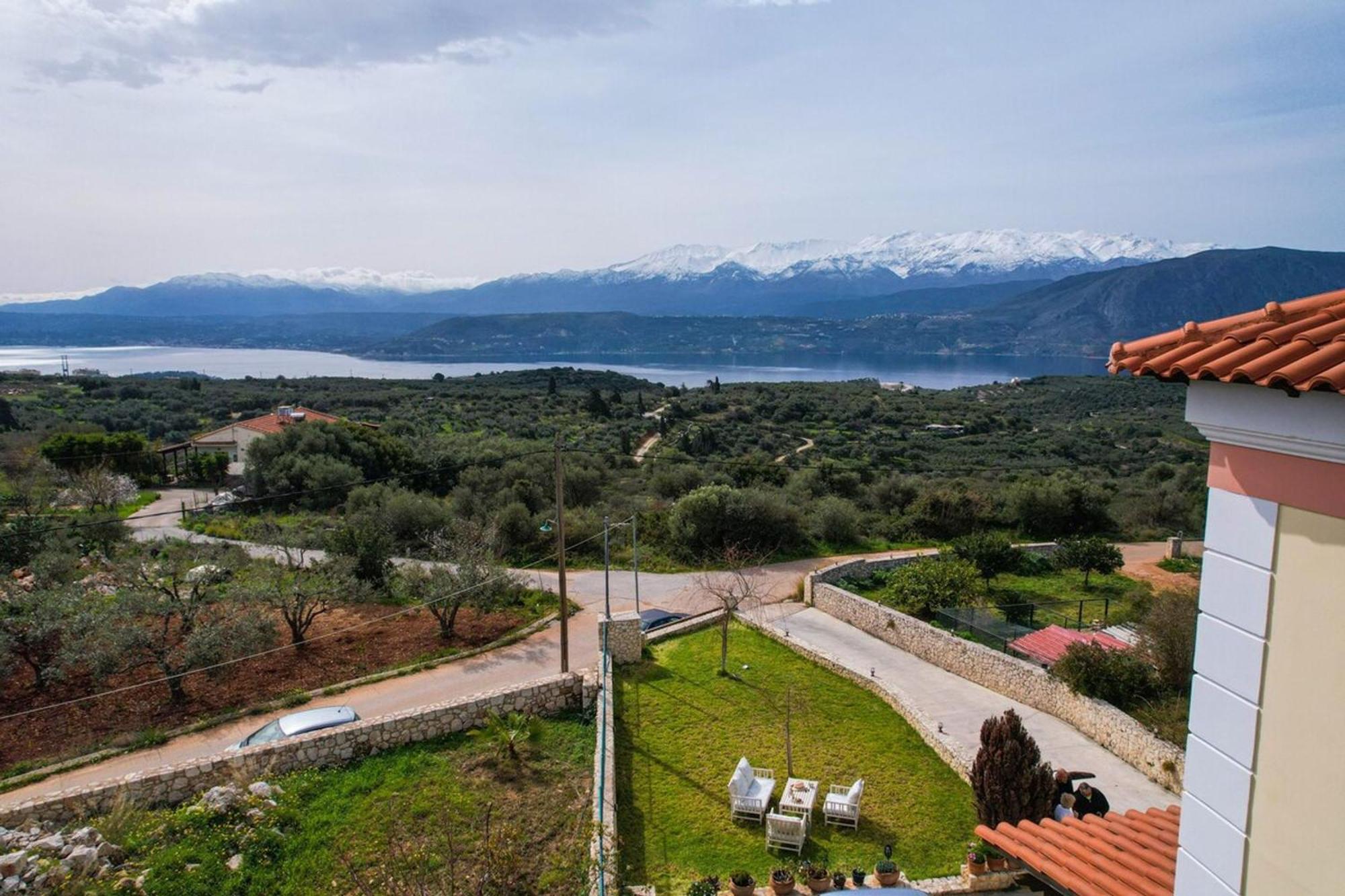 Villa Aitheras With Sea Views And Garden Stérnai 외부 사진